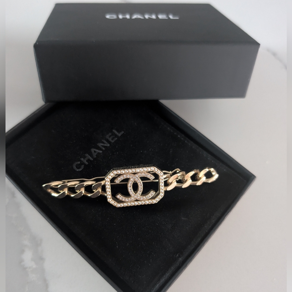 Chanel Auth light gold, Crystal, baby Pearl, chain barrette-Stunning!